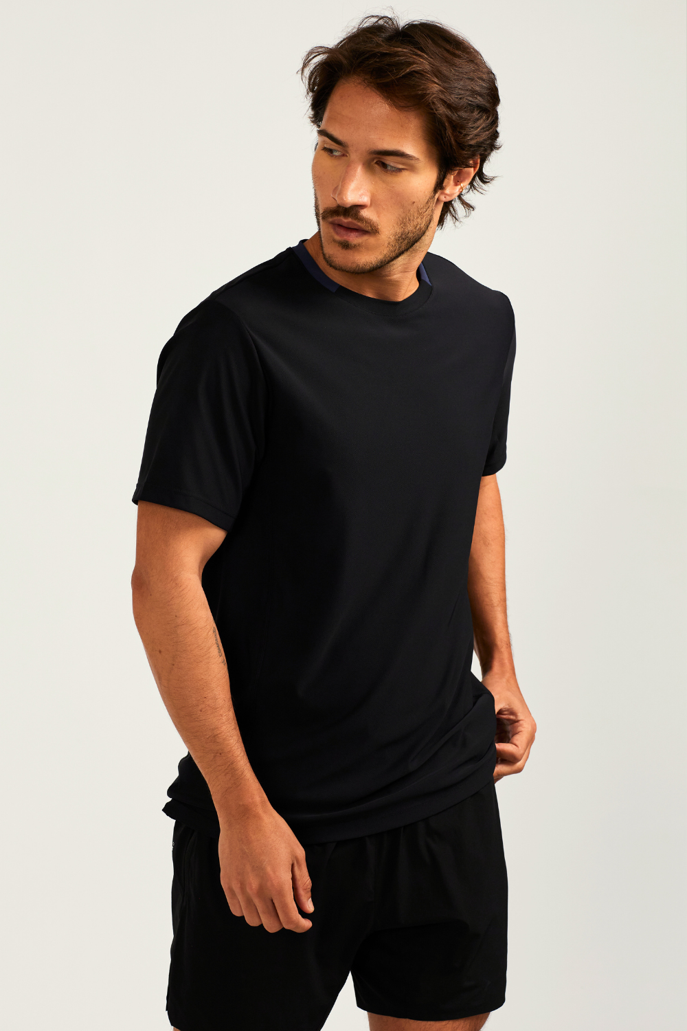 CAMISETA POLIAMIDA SIDE CUT PRETO