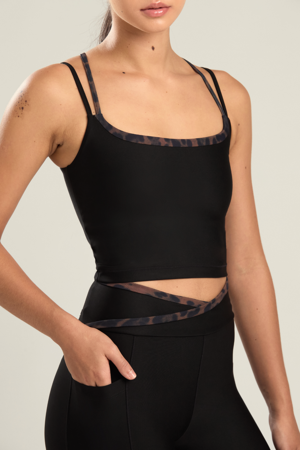 LEGGING CÓS TRANSPASSE ANIMAL PRINT PRETO